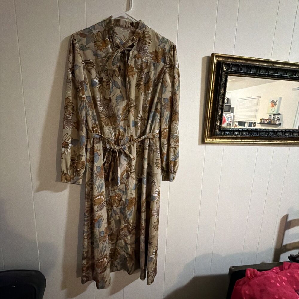 Leslie Fay Women's Dress Size Medium - Large Floral Paisley Belted